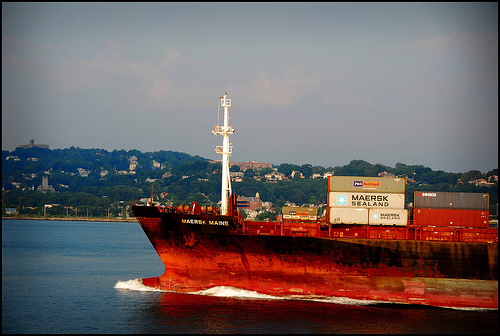 http://gcaptain.com/maritime/blog/wp-content/uploads/2007/08/maersk-maine-rusty.jpg