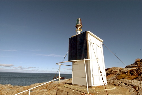 sunpanel-powered-lighthouse