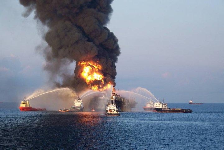 1 Deepwater Horizon Explosion   Breaking News