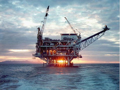 offshore-drilling-rig-at-sunset