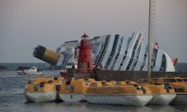 Costa Concordia cruise ship as seen on January 14, one day after it grounded on the island of Giglio. Photo: Wikimedia Commons
