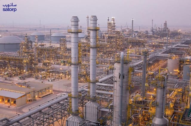 http://gcaptain.com/wp-content/uploads/2015/04/satorp-saudi-arabia-refinery.jpg