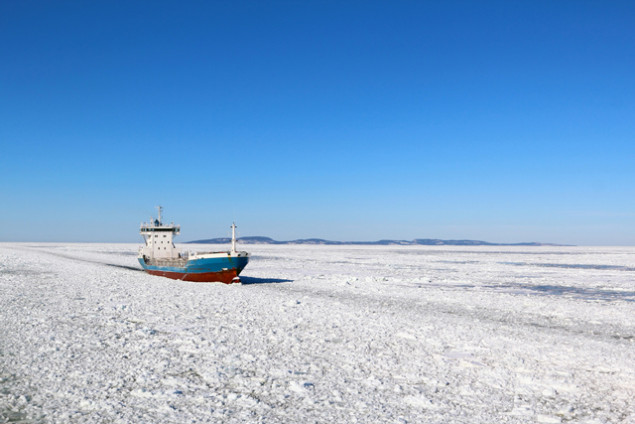 arctic shipping ice icebreaking
