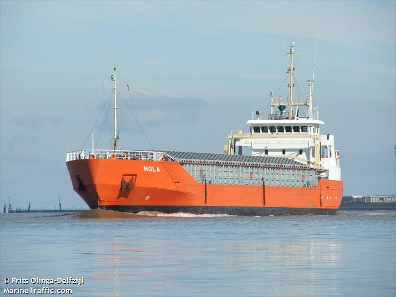 Duas pessoas são resgatadas depois que Iate colide com navio de carga no canal da Mancha