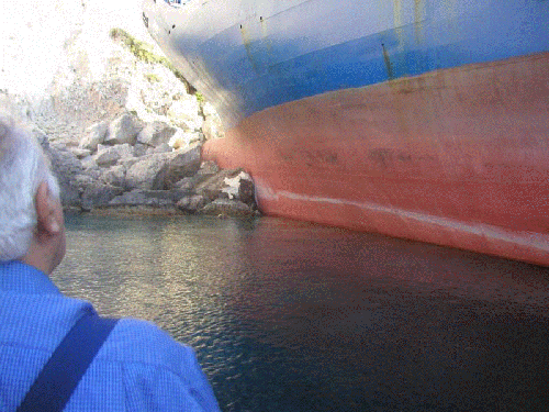 Ship Alva Start Collides with Rock