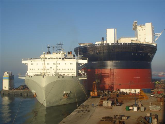 Heavy Lift of FPSO by Sevan Voyager