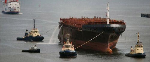 msc-napoli, bow section under tow