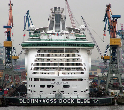 Construction of the Cruise Ship Freedom Of The Seas