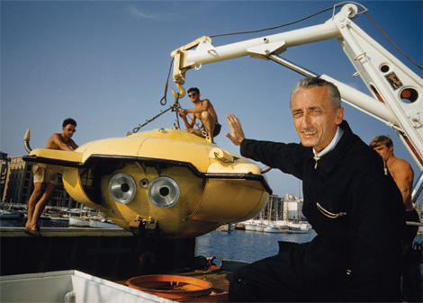 cousteau-diving-saucer-abercrombie-541090-100409-ga