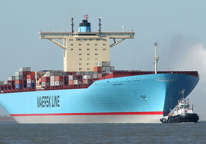 Towing the Emma Maersk - Powerfull Tug
