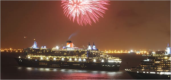 NYC Fireworks for the Cunard ships QE2, QM2 and Queen Victoria