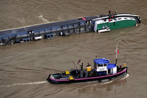 Acid-carrying tanker capsizes on the Rhine River, crew missing
