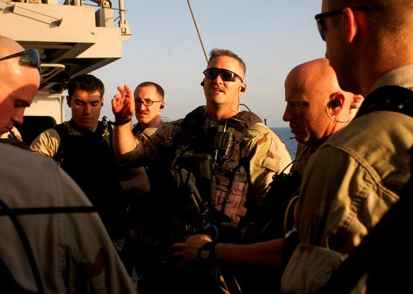 US Navy Thwarts Piracy Attempt (Photos)