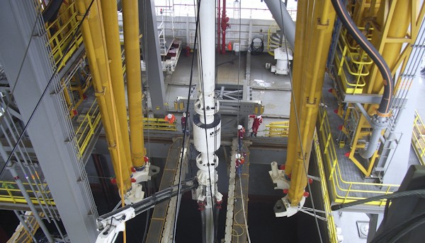 Moonpool offshore drilling riser flex joint