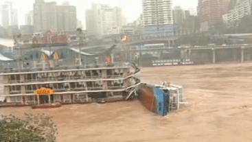 Chinese Jialing river BOAT Capsize