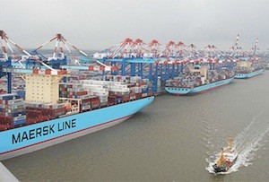 Maersk Cuts Forecast, Warns of Industrywide Overcapacity