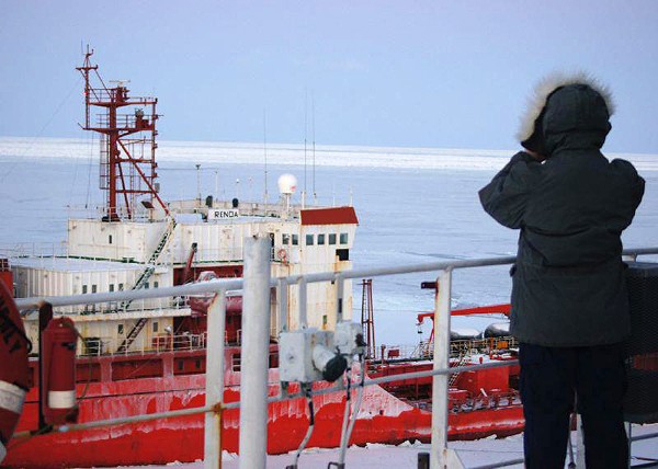 icebreaker watchstander bering sea uscgc healy renda