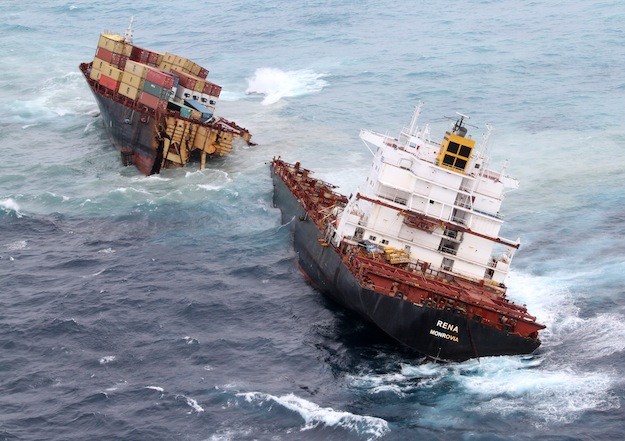 Updated: The Sea Claims M/V Rena, Stricken Containership Finally Splits in Two on New Zealand Reef [IMAGES]