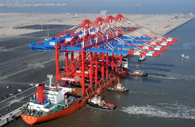 Ship Photo of The Week – Parking the World’s Largest Container Cranes
