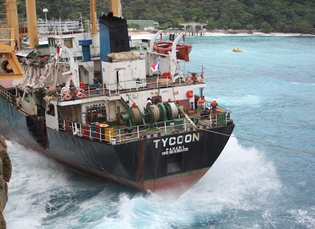 Last Pieces of MV Tycoon Hauled Off Christmas Island