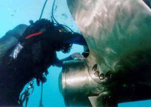 diver cleaning propeller ship undewater scuba
