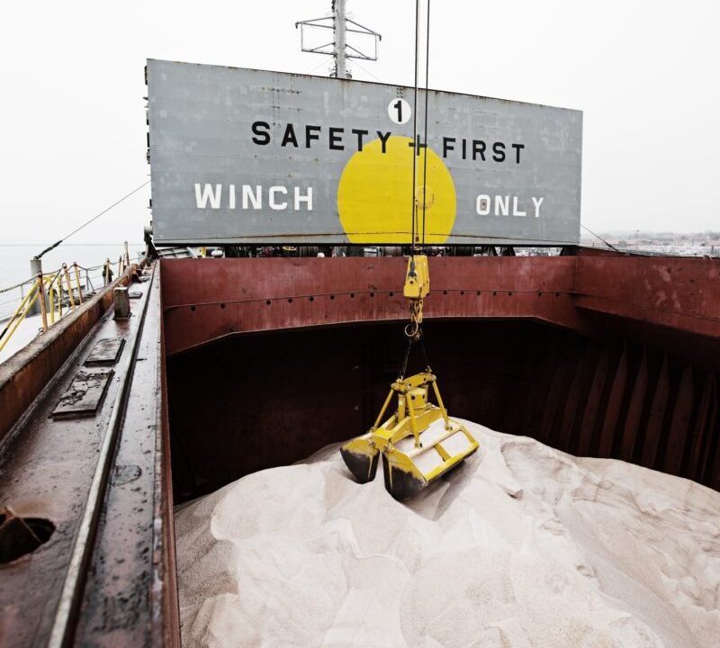bulk carrier discharging salt. Image: Jon Norddahl/Norden