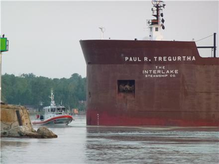 tregurtha paul aground runs queen hard freighter gcaptain laker log uscg detroit