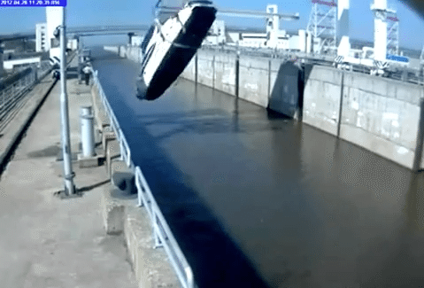 VIDEO: How NOT to Put a Yacht in the Water