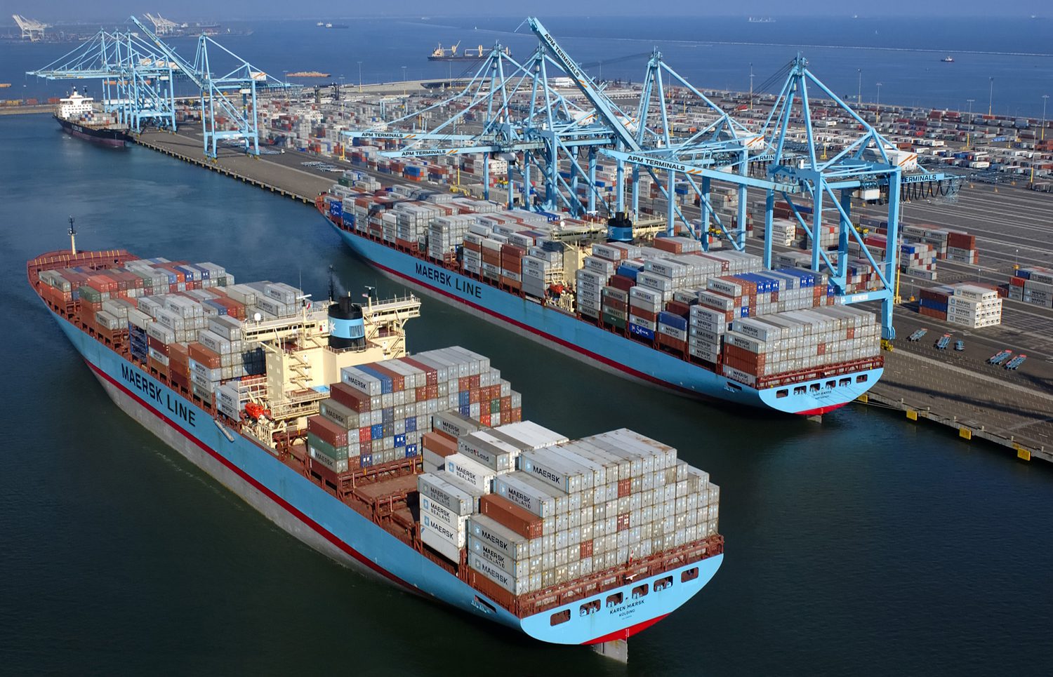 Pier 400 Los Angeles apm terminals container shipping maersk line