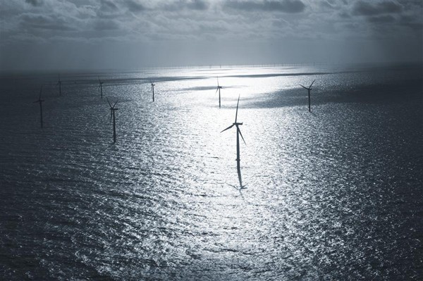 U.S. Awards Second Offshore Wind Farm Lease But Uncertainty Remains