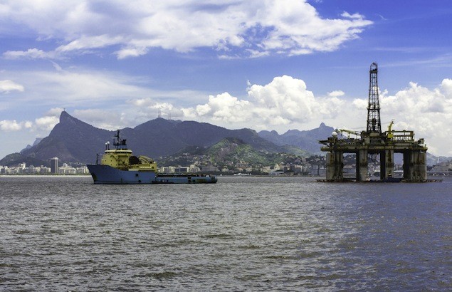 Idling Ships Cause Complaints Along Rio de Janeiro Seafront