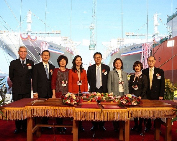 OOCL containerships samsung heavy