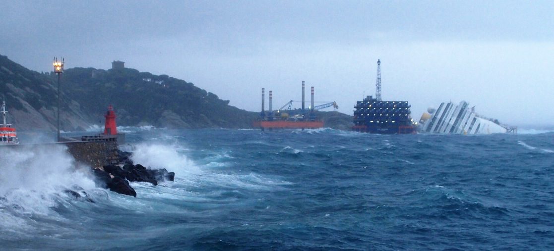 Costa concordia wreck stormy weather