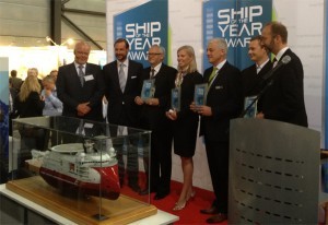 CEO in Ulstein Group, Gunvor Ulstein, and Managing Director in Ulstein Design & Solutions, Sigurd Viseth, (no. 4 and 5 from left) were presented with the ‘Ship of the Year 2013’ award for the IMR vessel ‘Seven Viking’ at Nor-Shipping. Photo credit: Ulstein