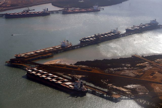 Cyclone Stops Australia’s Iron Ore Exports as Rigs Shutdown