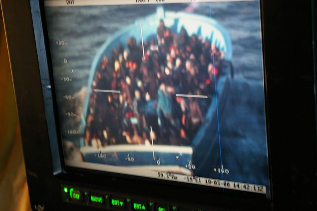 italian navy rescues migrants