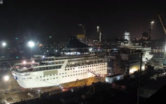 Time Lapse Video: Cruise Ship Cut in Half, Stretched