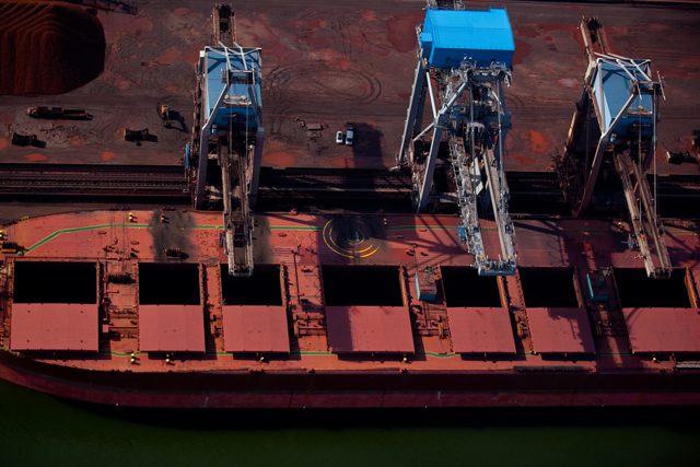 bulk carrier iron ore loading australia