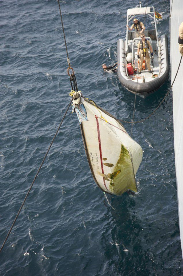 10-turning-the-capsized-skiff