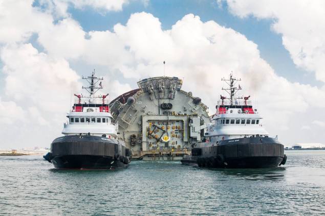Three of Crowley’s ocean class tugs, Ocean Wind, Ocean Wave and Ocean Sun, towed the 605-foot long, 110-foot wide spar from Corpus Christi, Texas, to Keathley Canyon Block 875, about 300 miles offshore. 