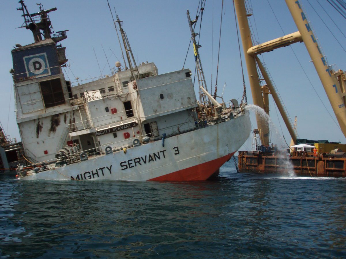 Le transport maritime de colis lourds Mighty-Servant-3-berging-4