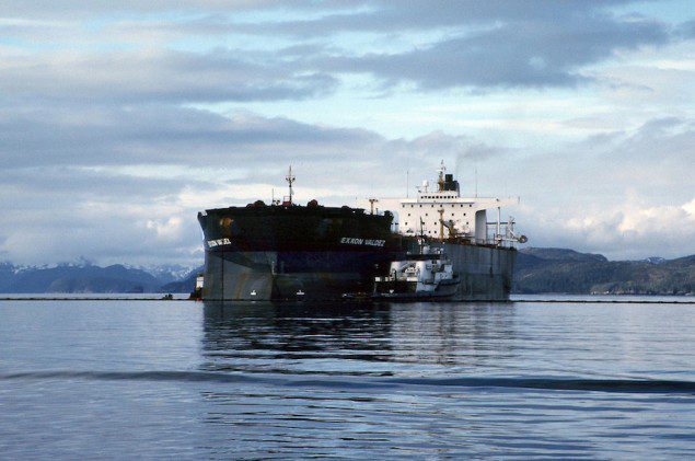 Exxon Valdez aground on Bligh Reef, Image: NOAA