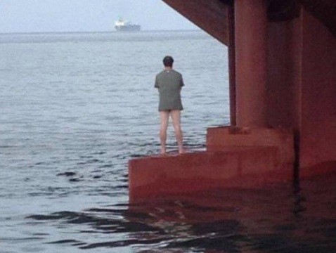 Naked Man Found Standing on Ship’s Rudder – PHOTOS