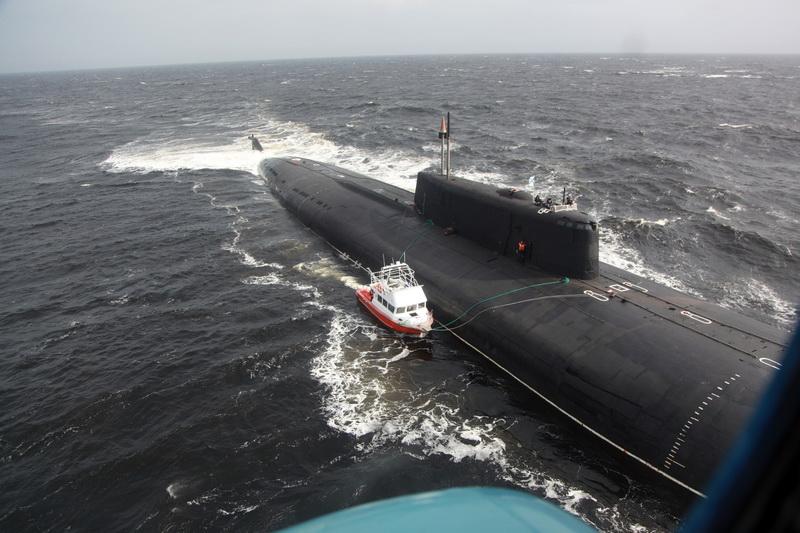 Russian Nuclear Submarine Rescues Sailors in Distress – PHOTOS