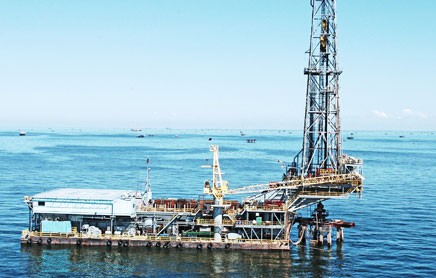 drilling barge lake maracaibo