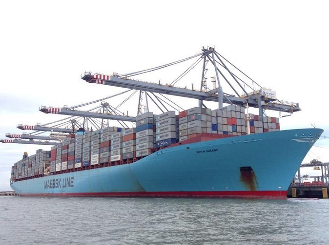 MV Edith Maersk Becomes Largest Ship to Navigate the River Thames – Photos and Video