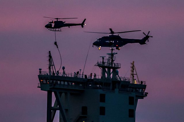 Photos and Video: Danish Special Forces Storm Maersk Triple-E in Anti-Piracy Raid… Training