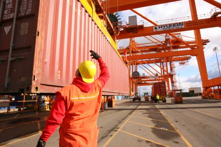 Pacific Shippers Say Dockworker Slowdown Hits Seattle, Tacoma