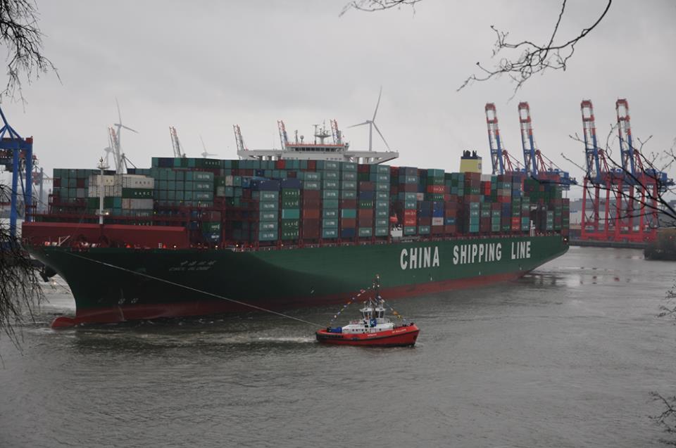 ‘CSCL Globe’ Calls at Port of Hamburg [VIDEO]