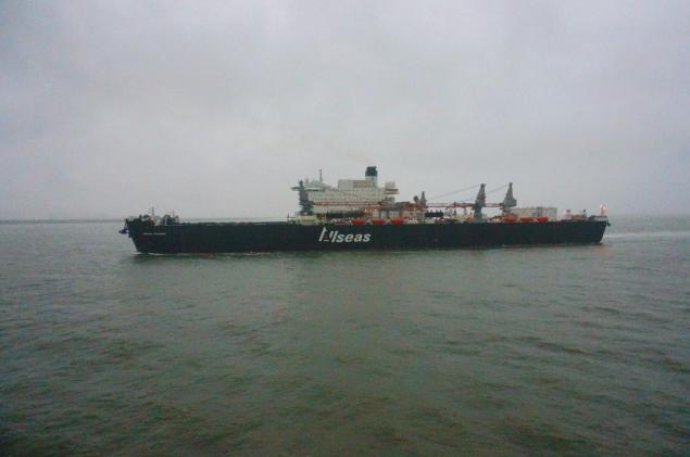 Pieter Schelte arrives in Rotterdam, January 8, 2015. Photo courtesy Rotterdam Pilots via Twitter